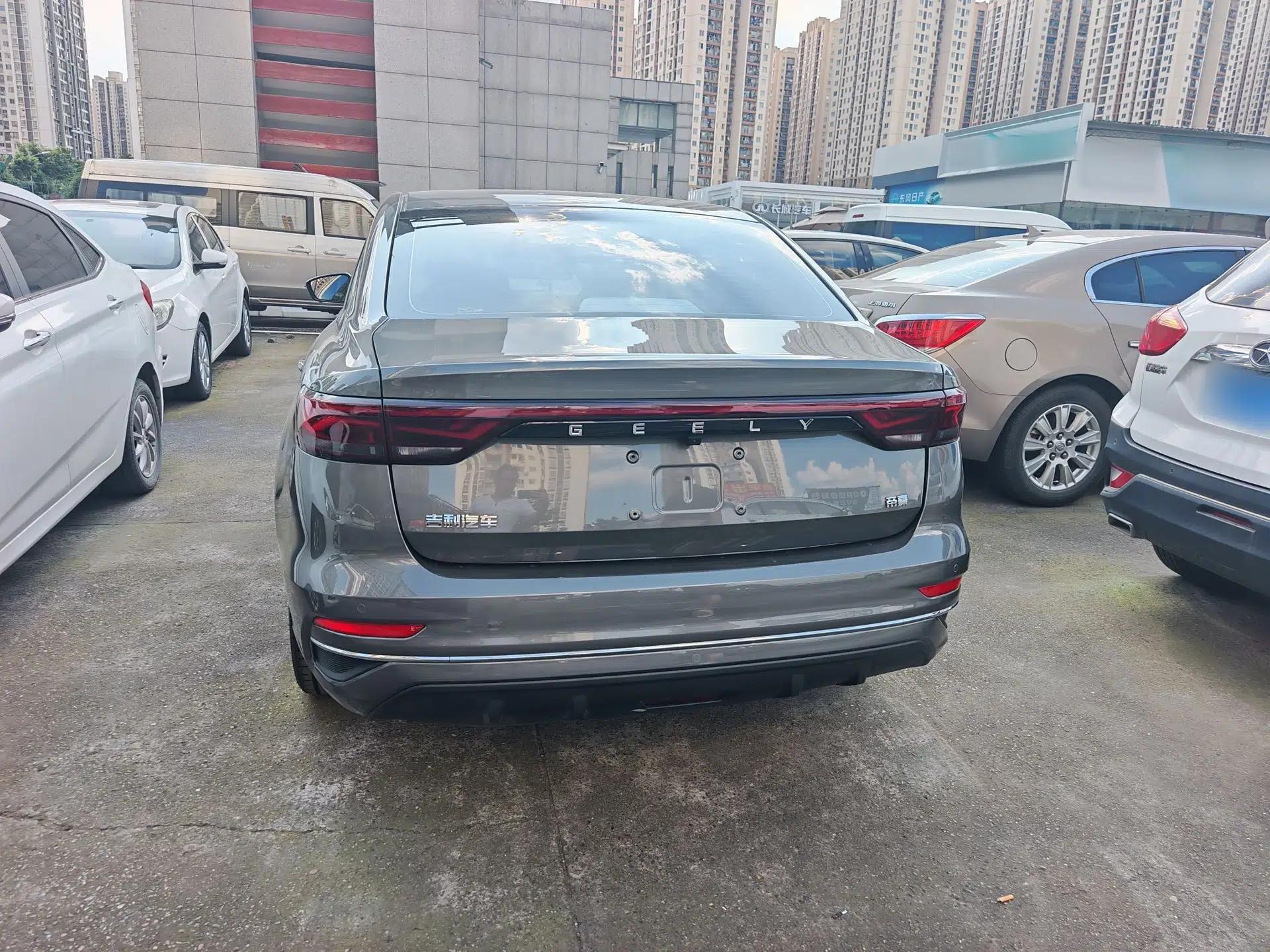 Geely Auto Emgrand 2025 4th Generation 1.5L CVT Luxury Version — миниатюра 9