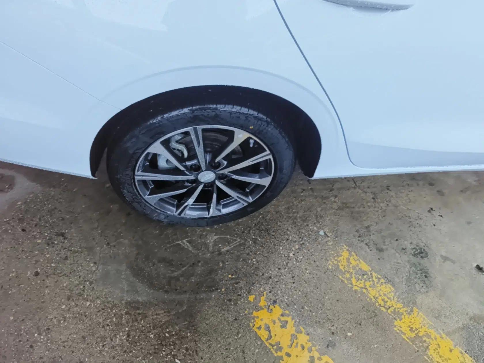 Geely Auto Emgrand 2025 4th Generation 1.5L CVT Luxury Version — миниатюра 16