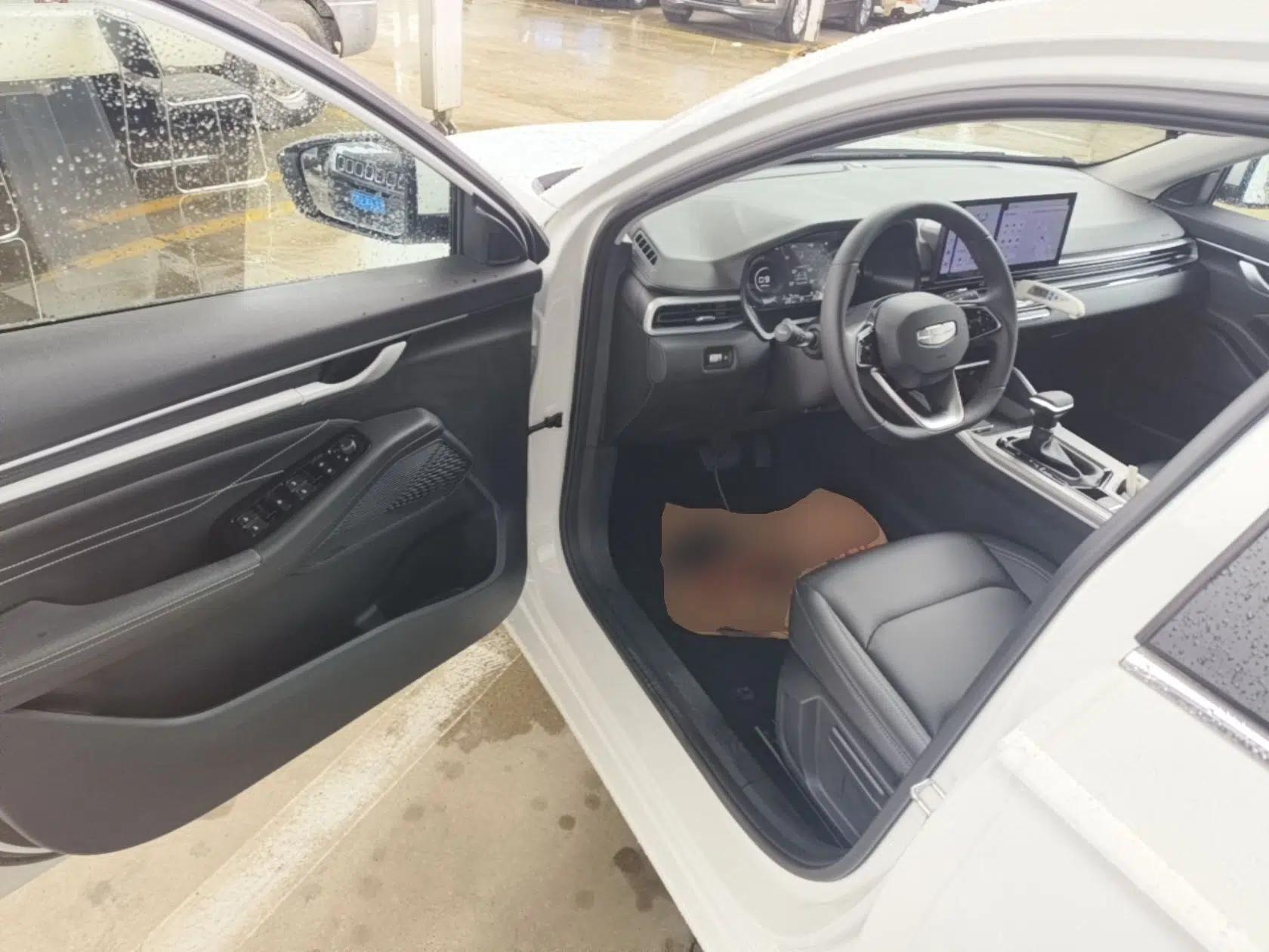 Geely Auto Emgrand 2025 4th Generation 1.5L CVT Luxury Version — миниатюра 26
