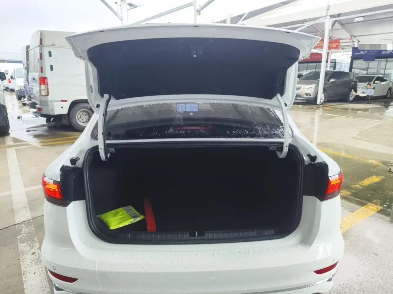 Geely Auto Emgrand 2025 4th Generation 1.5L CVT Luxury Version — миниатюра 30