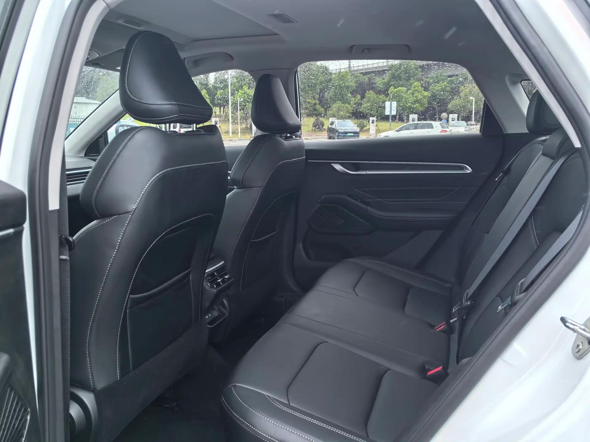 Geely Auto Emgrand 2025 4th Generation 1.5L CVT Luxury Version — миниатюра 33