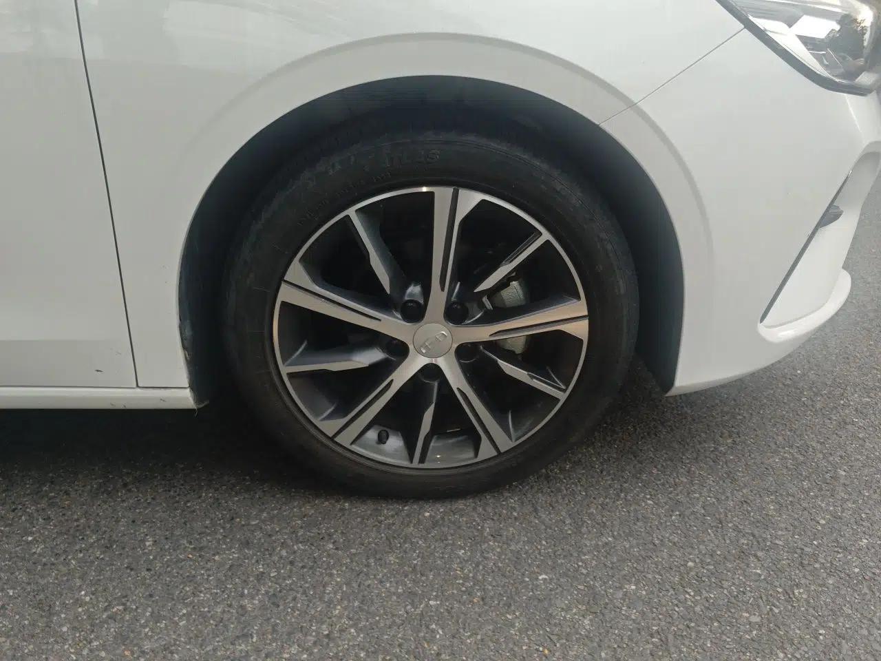 Geely Auto Emgrand 2022 4th Generation 1.5L CVT Luxury Model — миниатюра 8