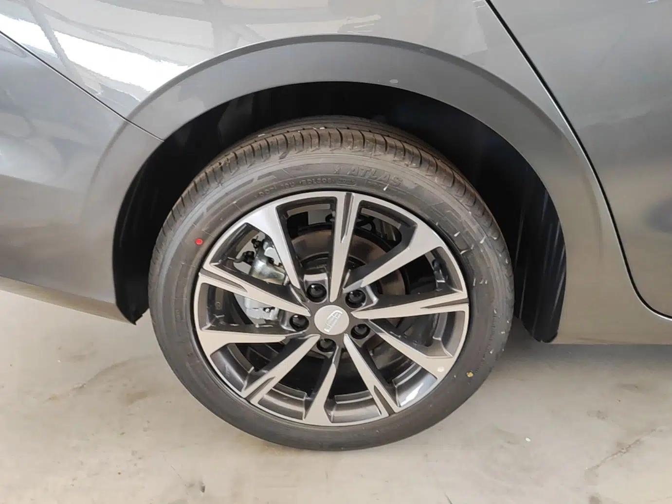 Geely Auto Emgrand 2026 Model 4th Generation 4 Millionth Anniversary Edition 1.5L CVT Feiyue Edition — миниатюра 11