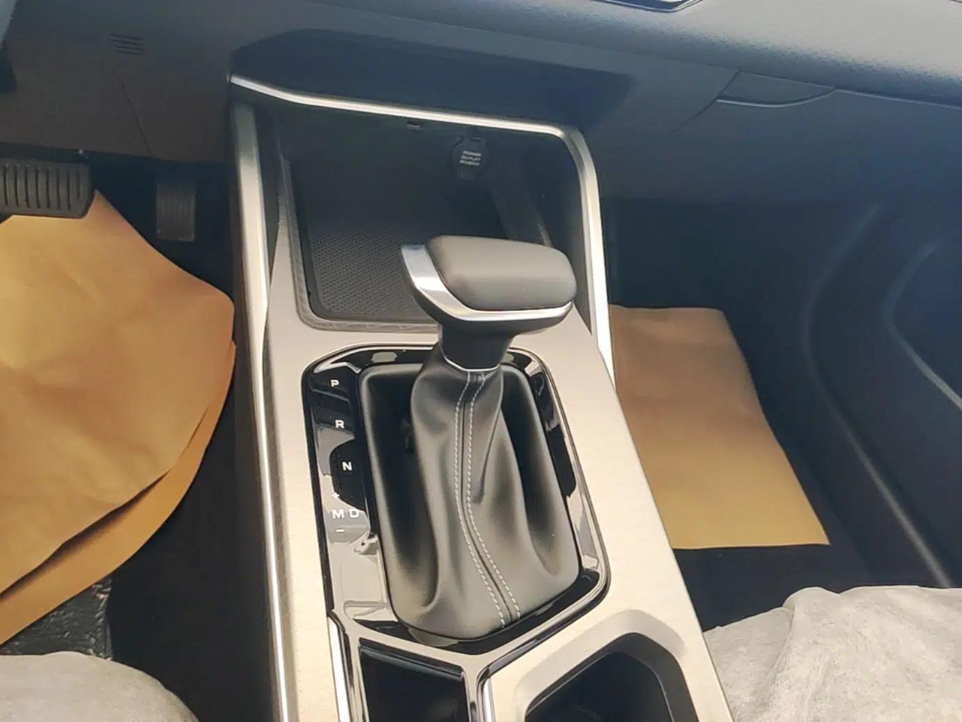 Geely Auto Emgrand 2026 Model 4th Generation 4 Millionth Anniversary Edition 1.5L CVT Feiyue Edition — миниатюра 16
