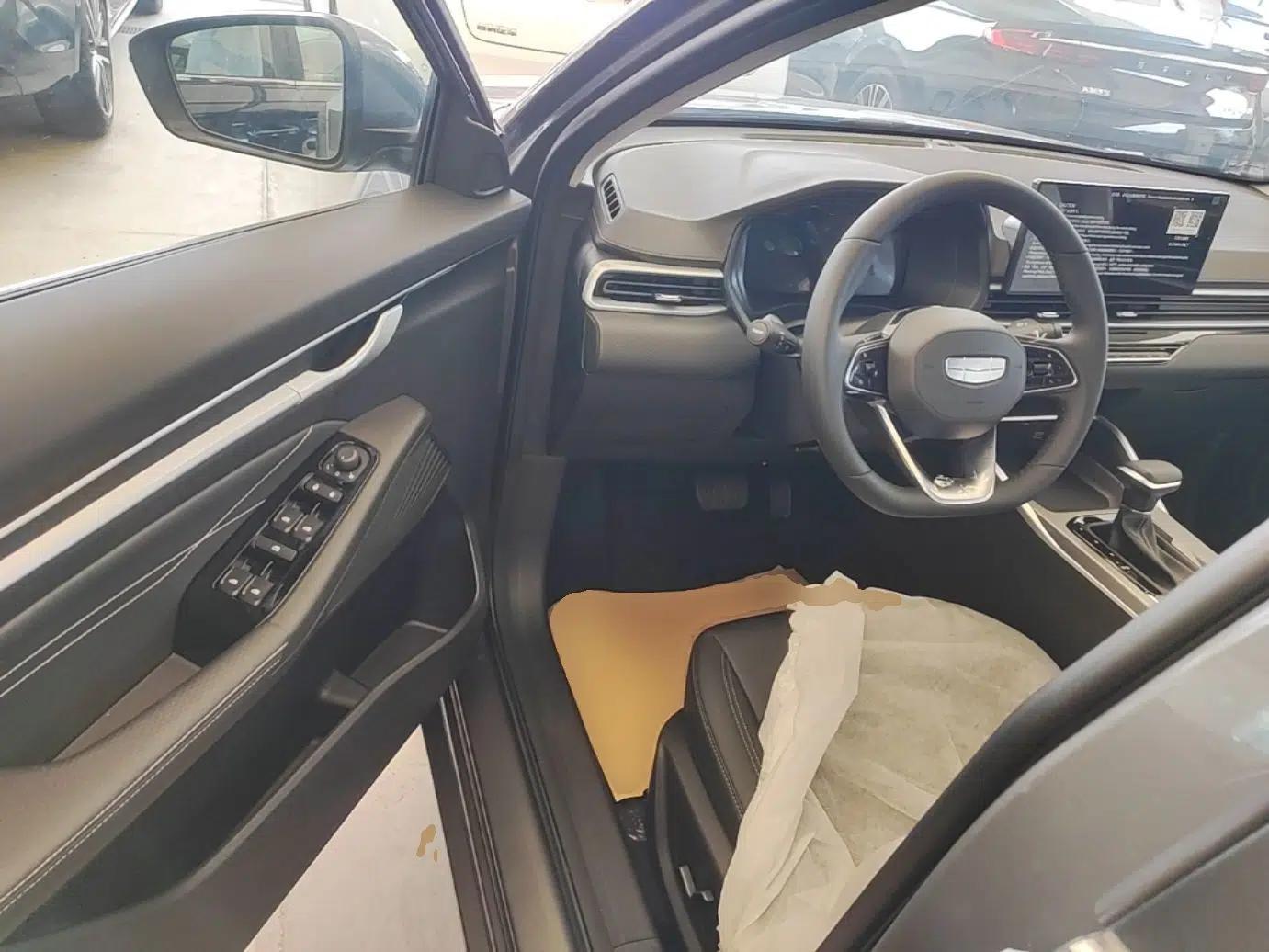 Geely Auto Emgrand 2026 Model 4th Generation 4 Millionth Anniversary Edition 1.5L CVT Feiyue Edition — миниатюра 18