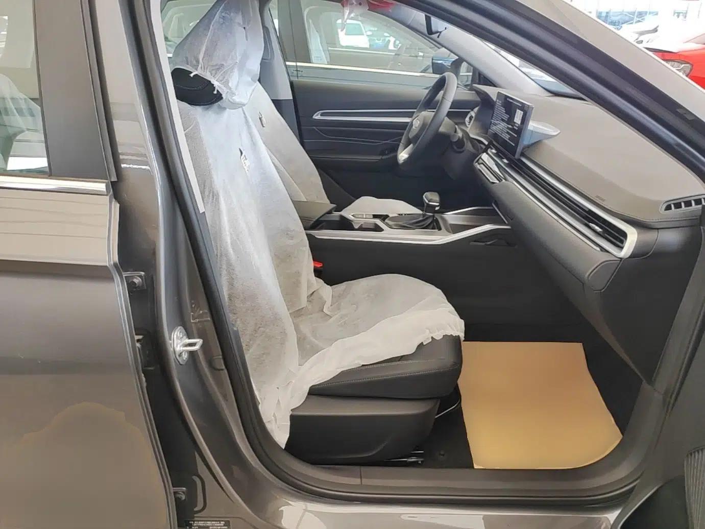 Geely Auto Emgrand 2026 Model 4th Generation 4 Millionth Anniversary Edition 1.5L CVT Feiyue Edition — миниатюра 19