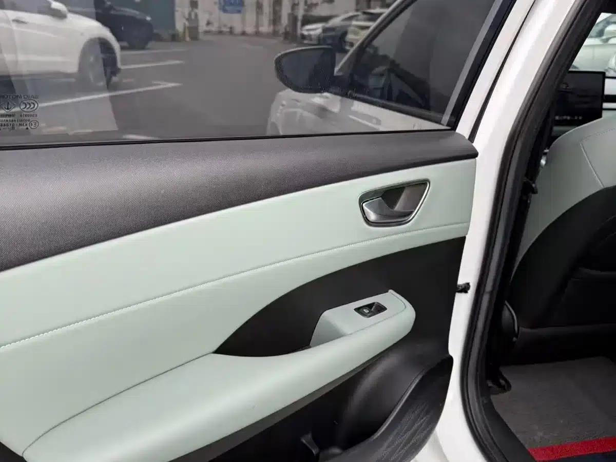 Roewe D6 2025 450km Premium Edition — миниатюра 8