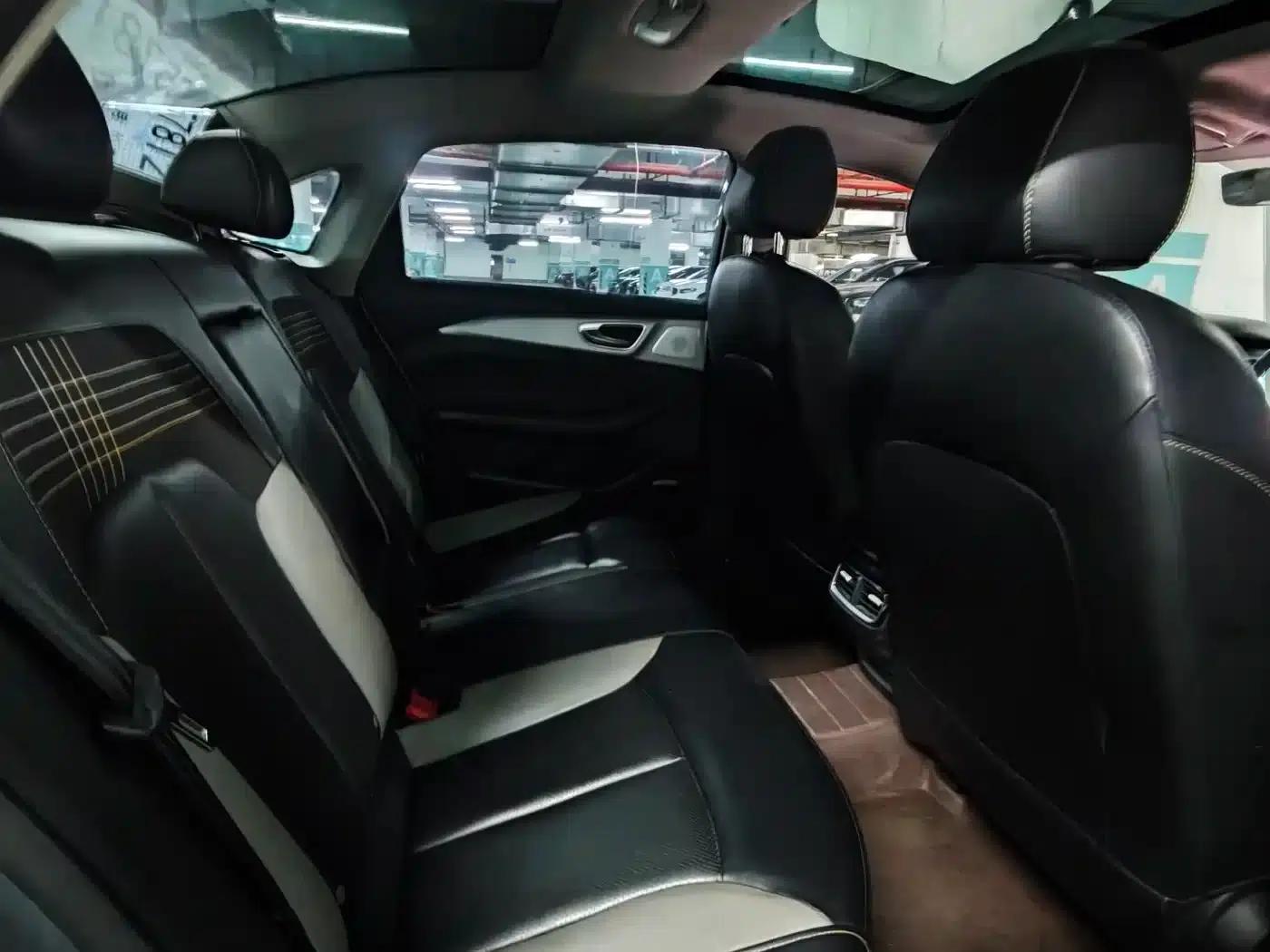 Roewe i6 MAX 2020 300TGI Automatic Cool Panoramic Sunroof Edition — миниатюра 11