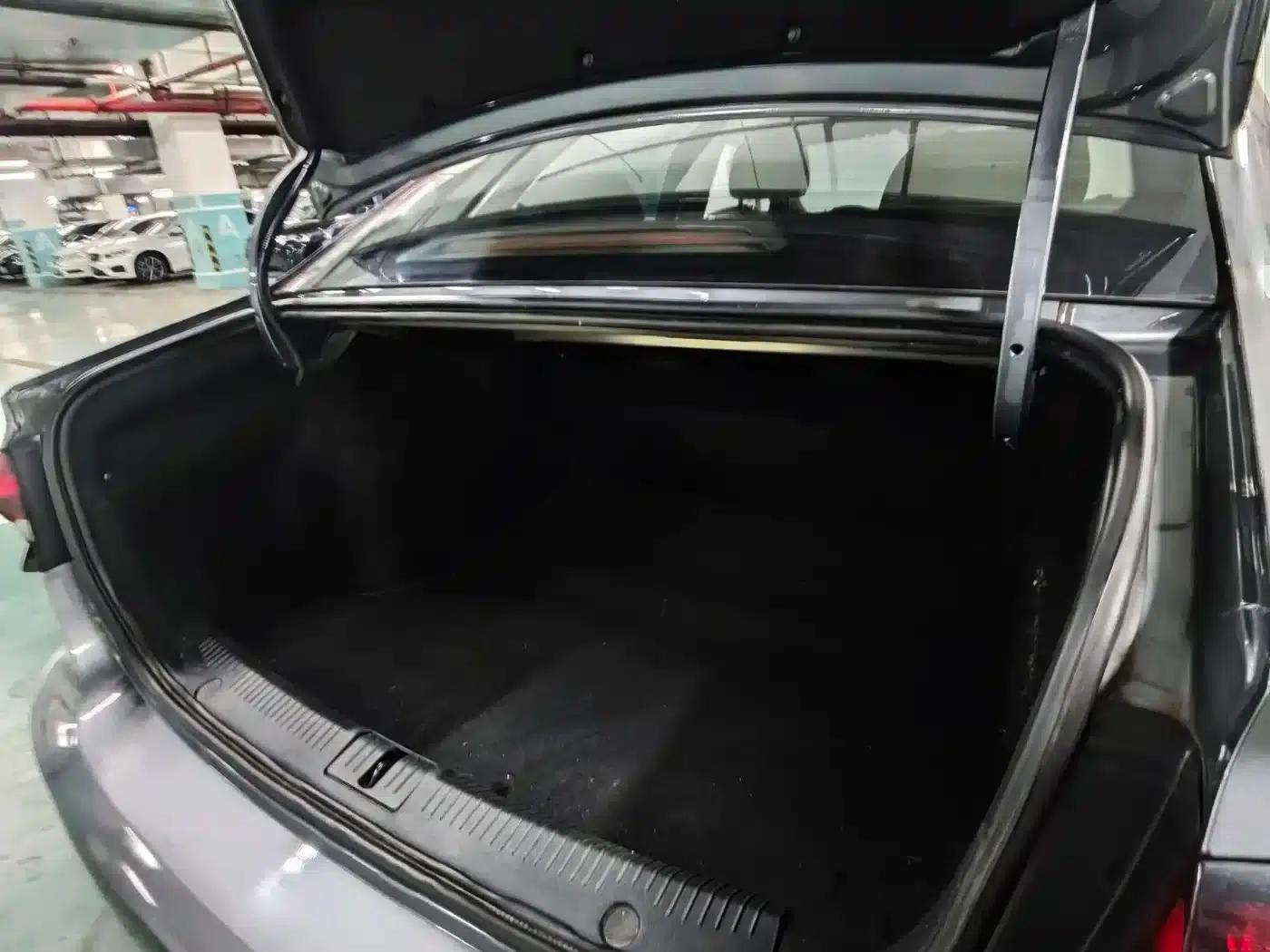 Roewe i6 MAX 2020 300TGI Automatic Cool Panoramic Sunroof Edition — миниатюра 12