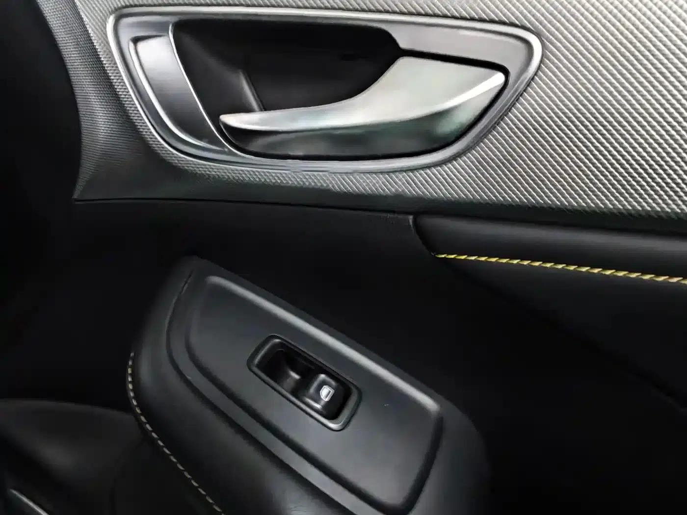 Roewe i6 MAX 2020 300TGI Automatic Cool Panoramic Sunroof Edition — миниатюра 14