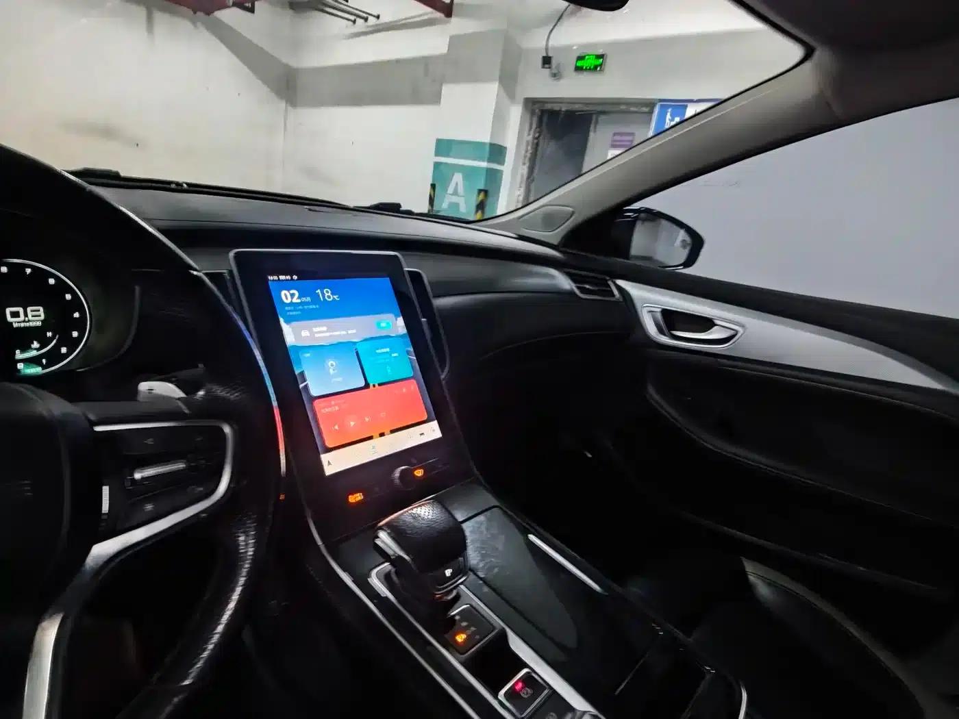 Roewe i6 MAX 2020 300TGI Automatic Cool Panoramic Sunroof Edition — миниатюра 18