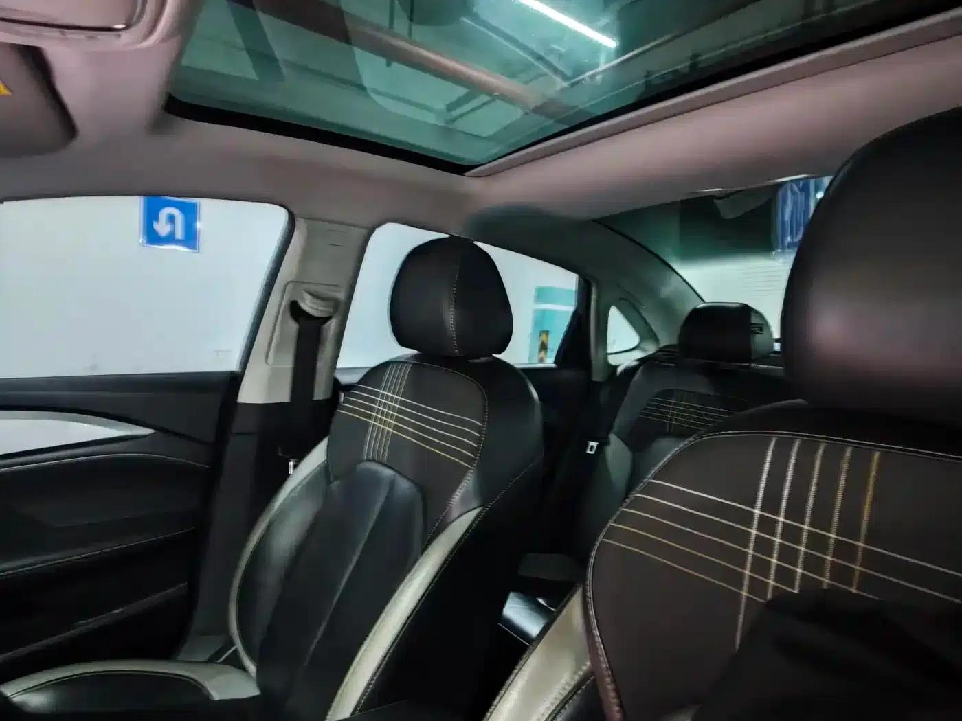 Roewe i6 MAX 2020 300TGI Automatic Cool Panoramic Sunroof Edition — миниатюра 19