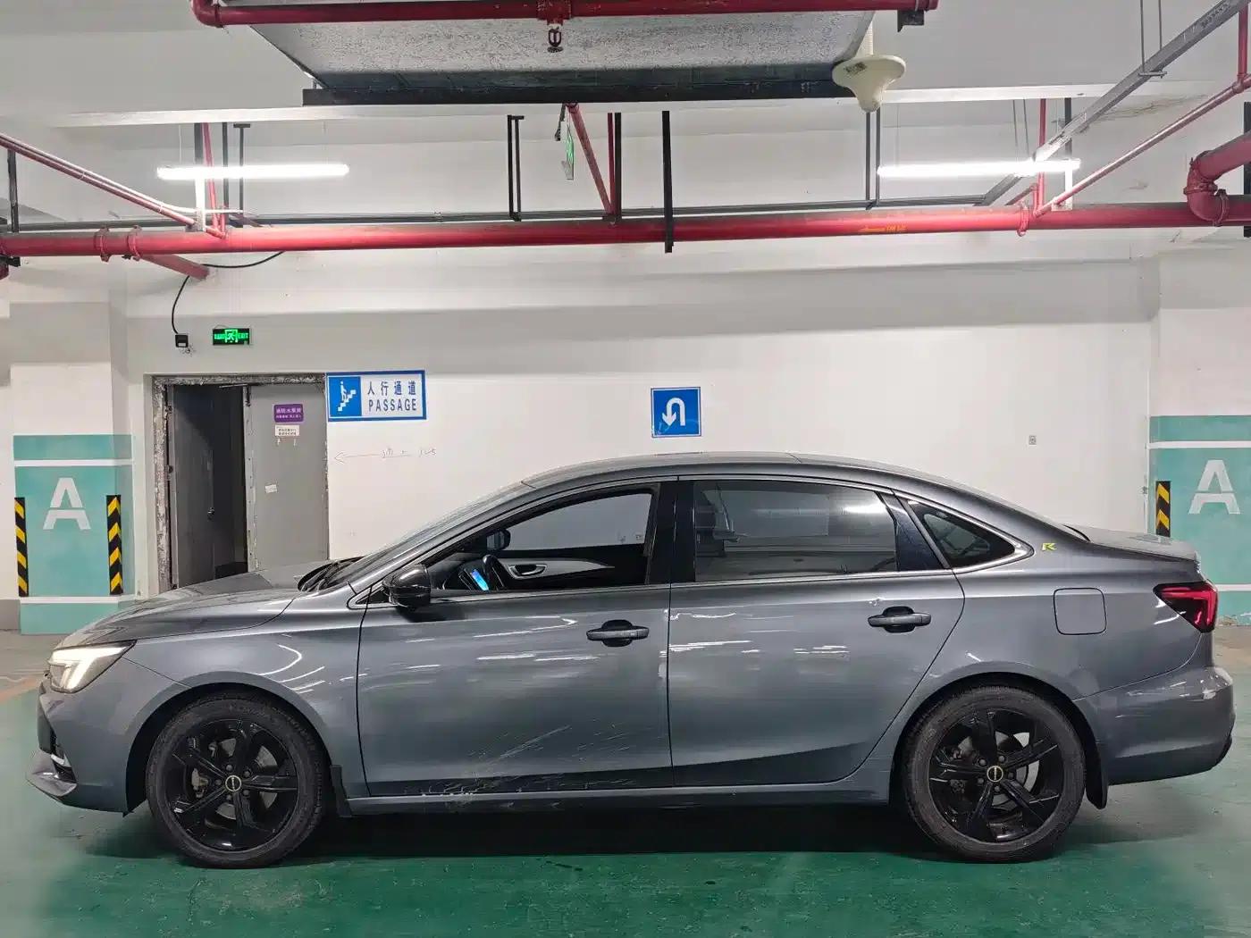 Roewe i6 MAX 2020 300TGI Automatic Cool Panoramic Sunroof Edition — миниатюра 4