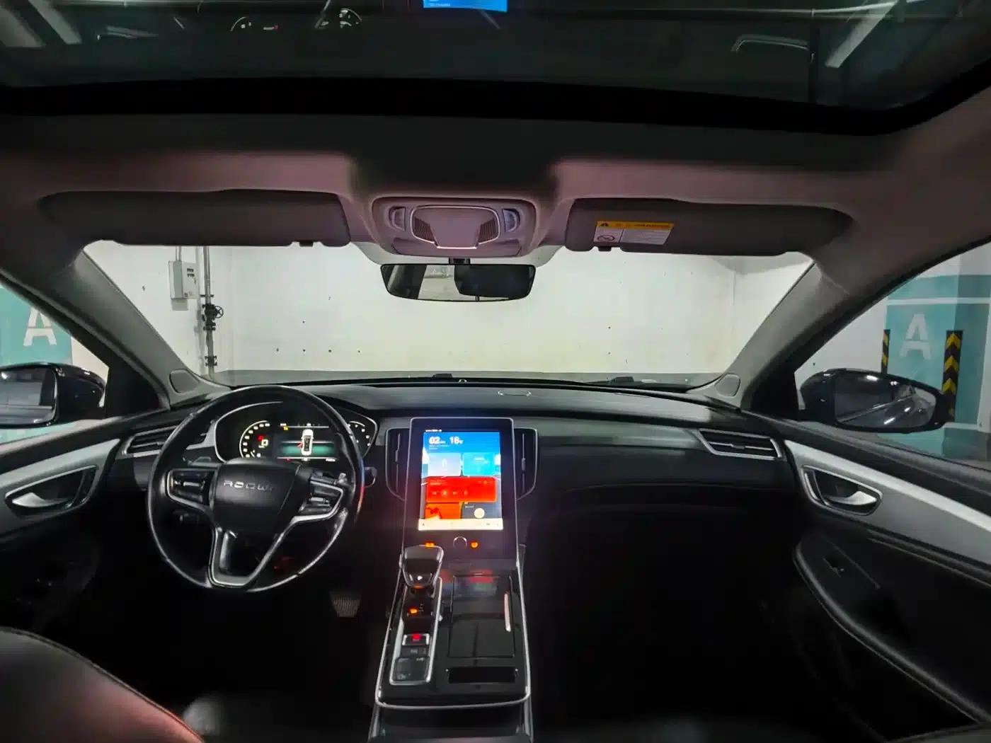 Roewe i6 MAX 2020 300TGI Automatic Cool Panoramic Sunroof Edition — миниатюра 10