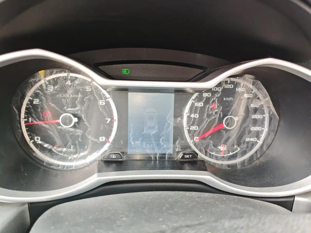 Geely Auto Emgrand X7 Sport 2016 2.0L Manual ZhiShang Version — миниатюра 11