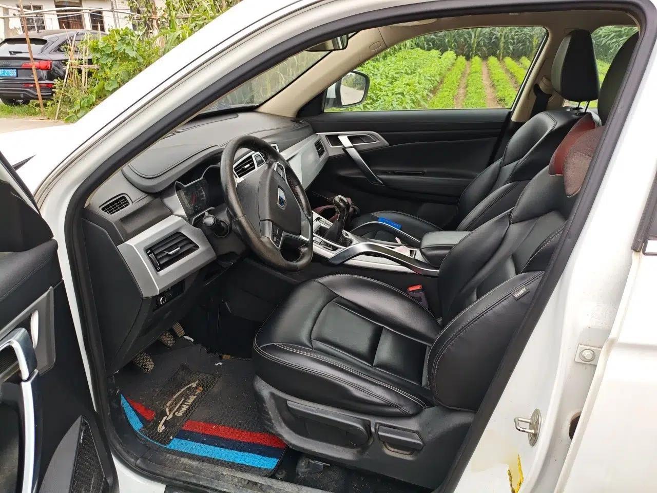 Geely Auto Emgrand X7 Sport 2016 2.0L Manual ZhiShang Version — миниатюра 16