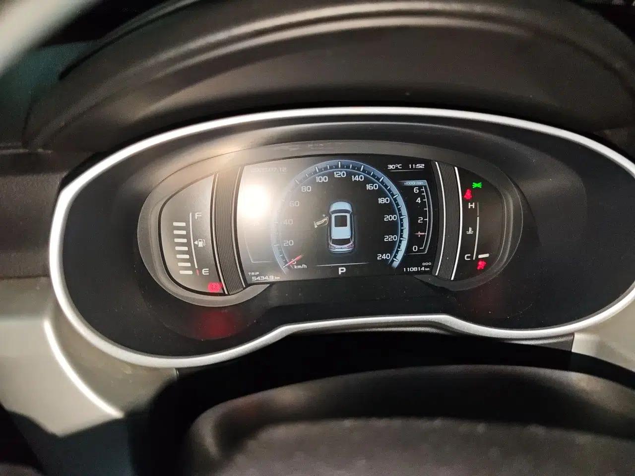 Geely Auto Emgrand X7 Sport 2016 1.8TD Automatic ZhiShang Model — миниатюра 11