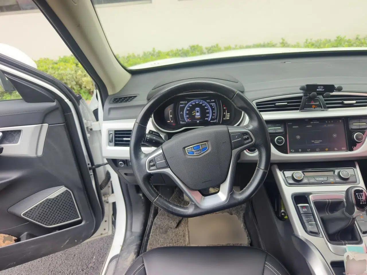 Geely Auto Emgrand X7 Sport 2016 2.0L Manual Smart Connect Version — миниатюра 10