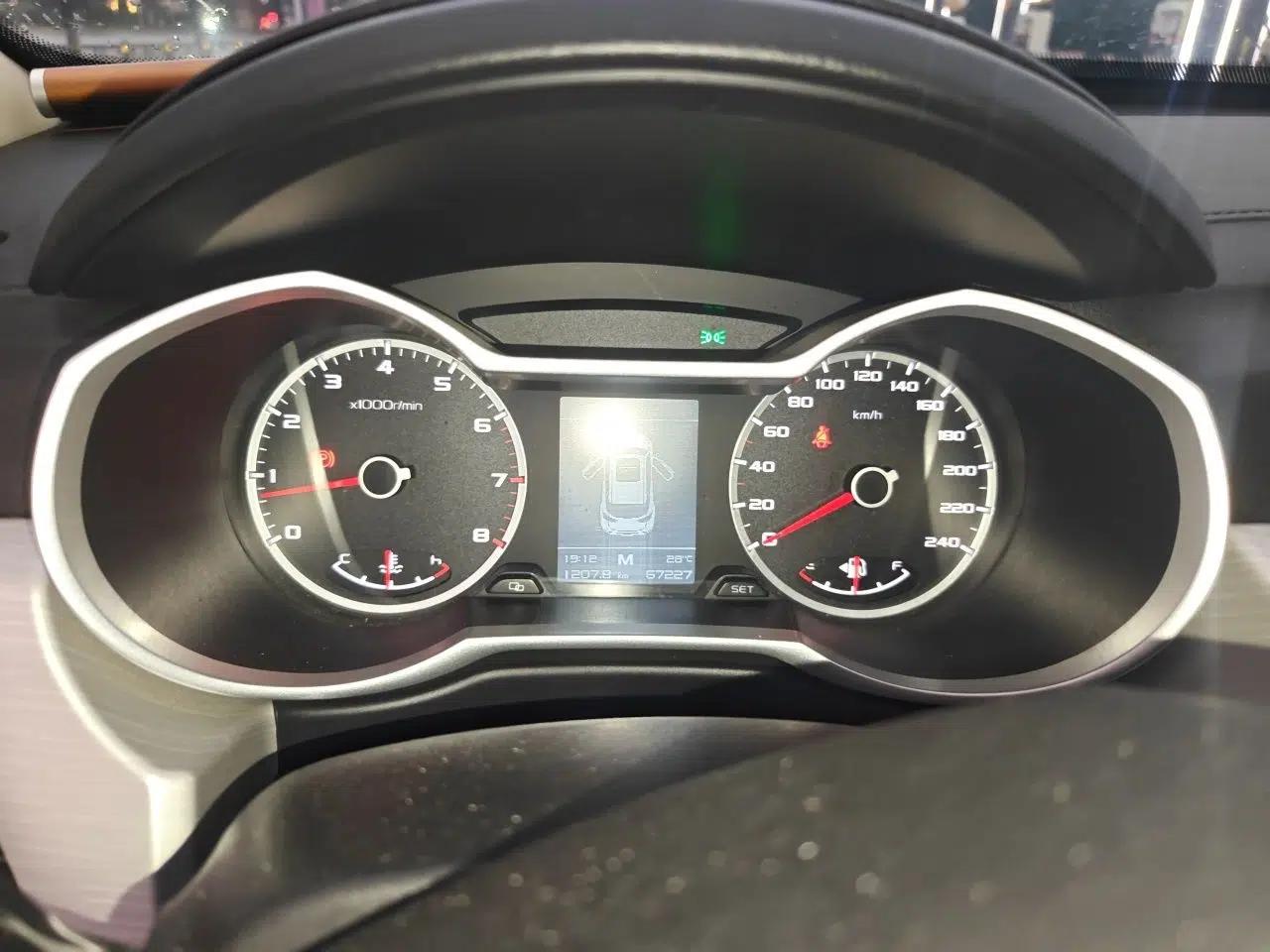 Geely Auto Emgrand X7 Sport 2018 2.0L Manual Two-Wheel Drive Zhiya Version — миниатюра 11
