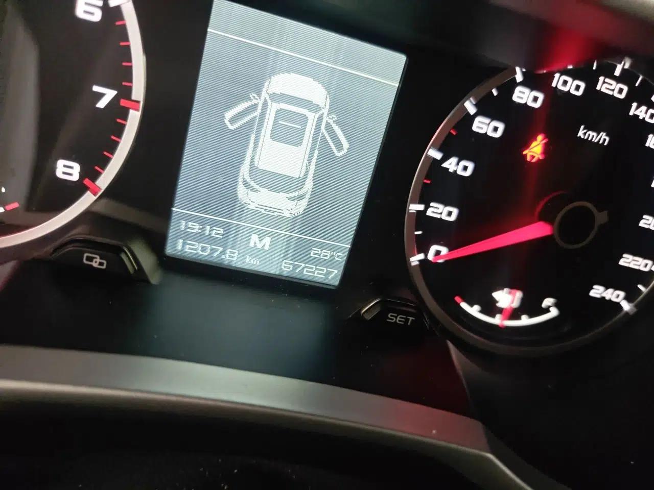 Geely Auto Emgrand X7 Sport 2018 2.0L Manual Two-Wheel Drive Zhiya Version — миниатюра 12