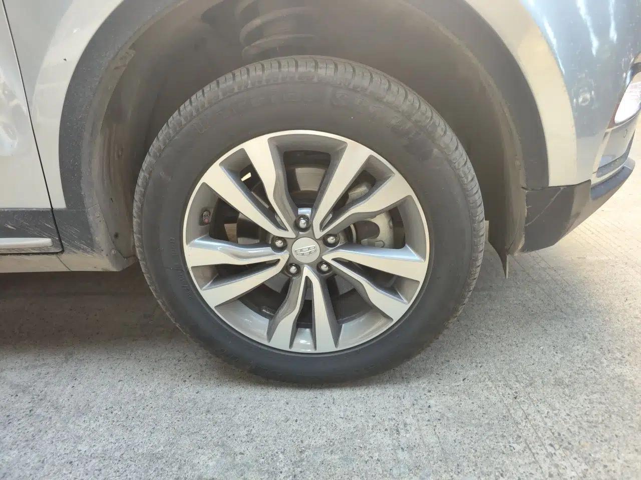 Geely Auto Emgrand X7 Sport 2016 2.0L Manual Smart Connect Version — миниатюра 8