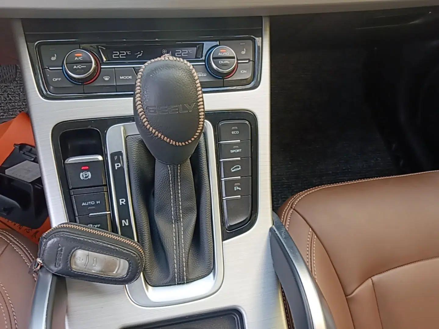 Geely Auto Emgrand X7 Sport 2016 1.8TD Automatic ZhiZun Version — миниатюра 16