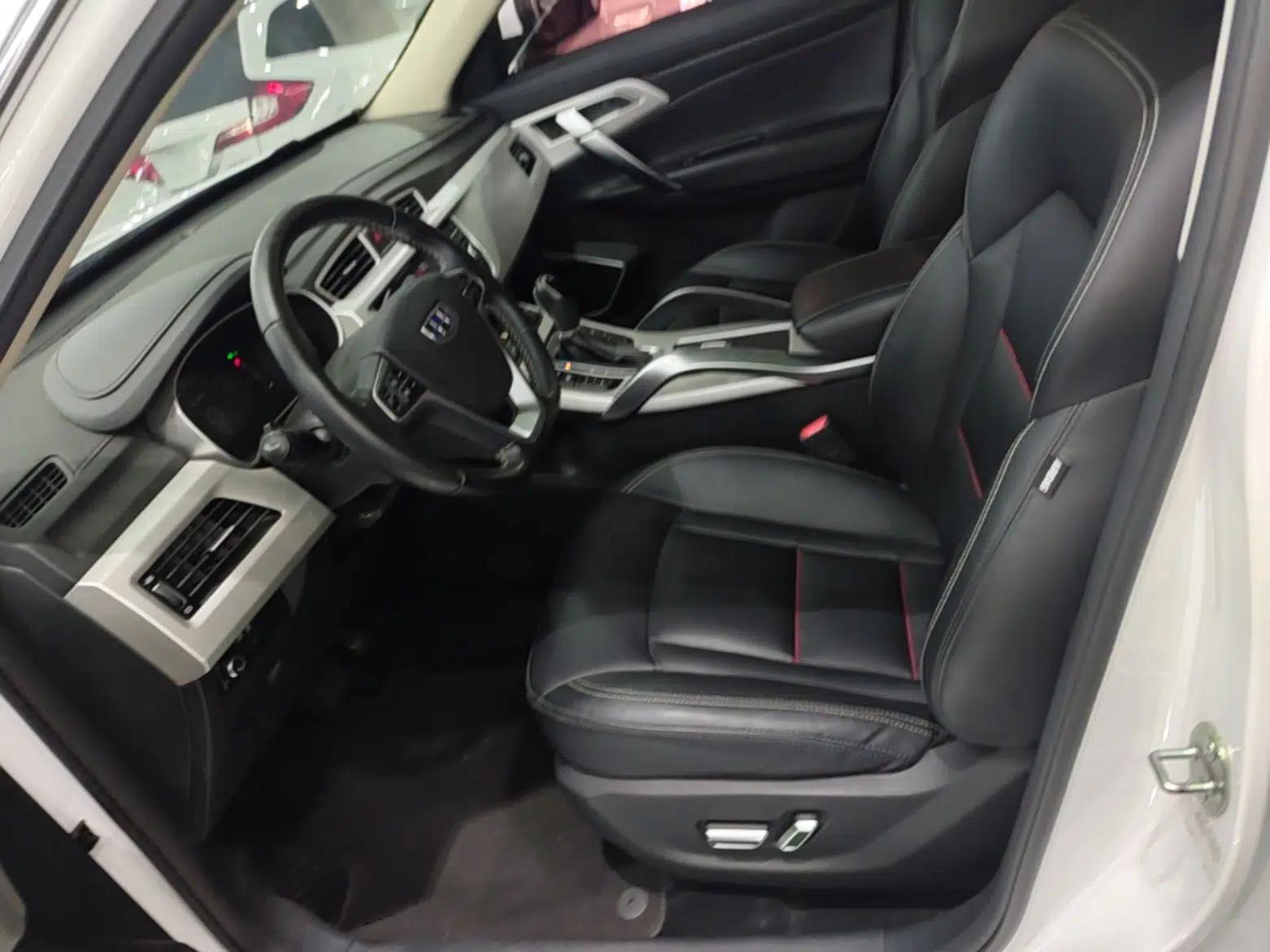 Geely Auto Emgrand X7 Sport 2018 1.8TD Automatic Two-Wheel Drive Smart Connect 4G Internet Edition — миниатюра 17