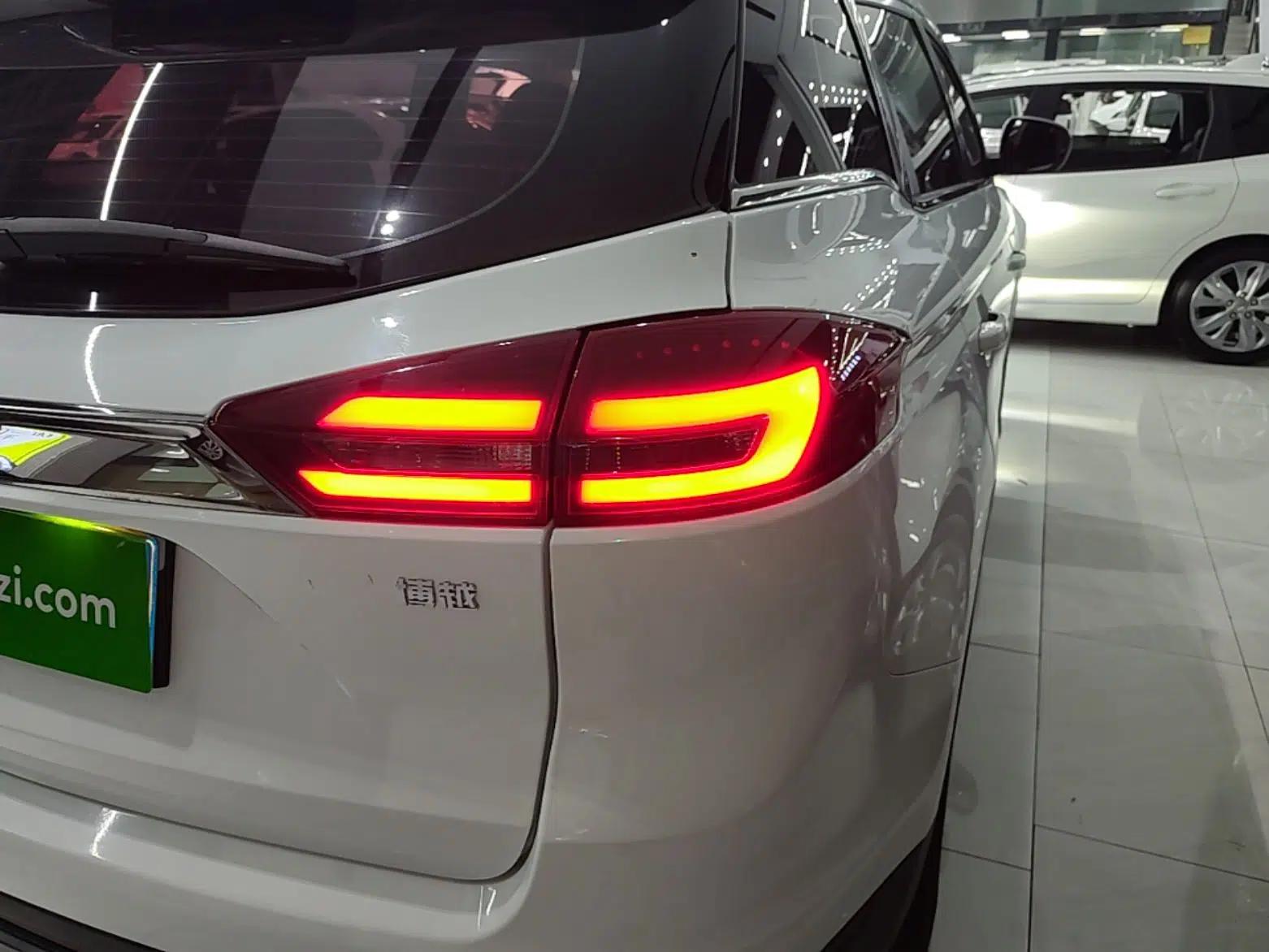 Geely Auto Emgrand X7 Sport 2018 1.8TD Automatic Two-Wheel Drive Smart Connect 4G Internet Edition — миниатюра 9