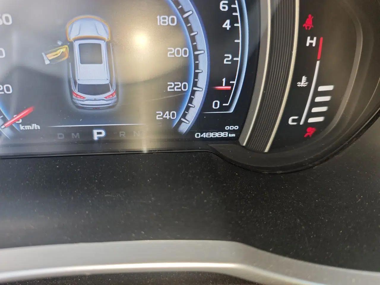 Geely Auto Emgrand X7 Sport 2016 1.8TD Automatic ZhiZun Version — миниатюра 12