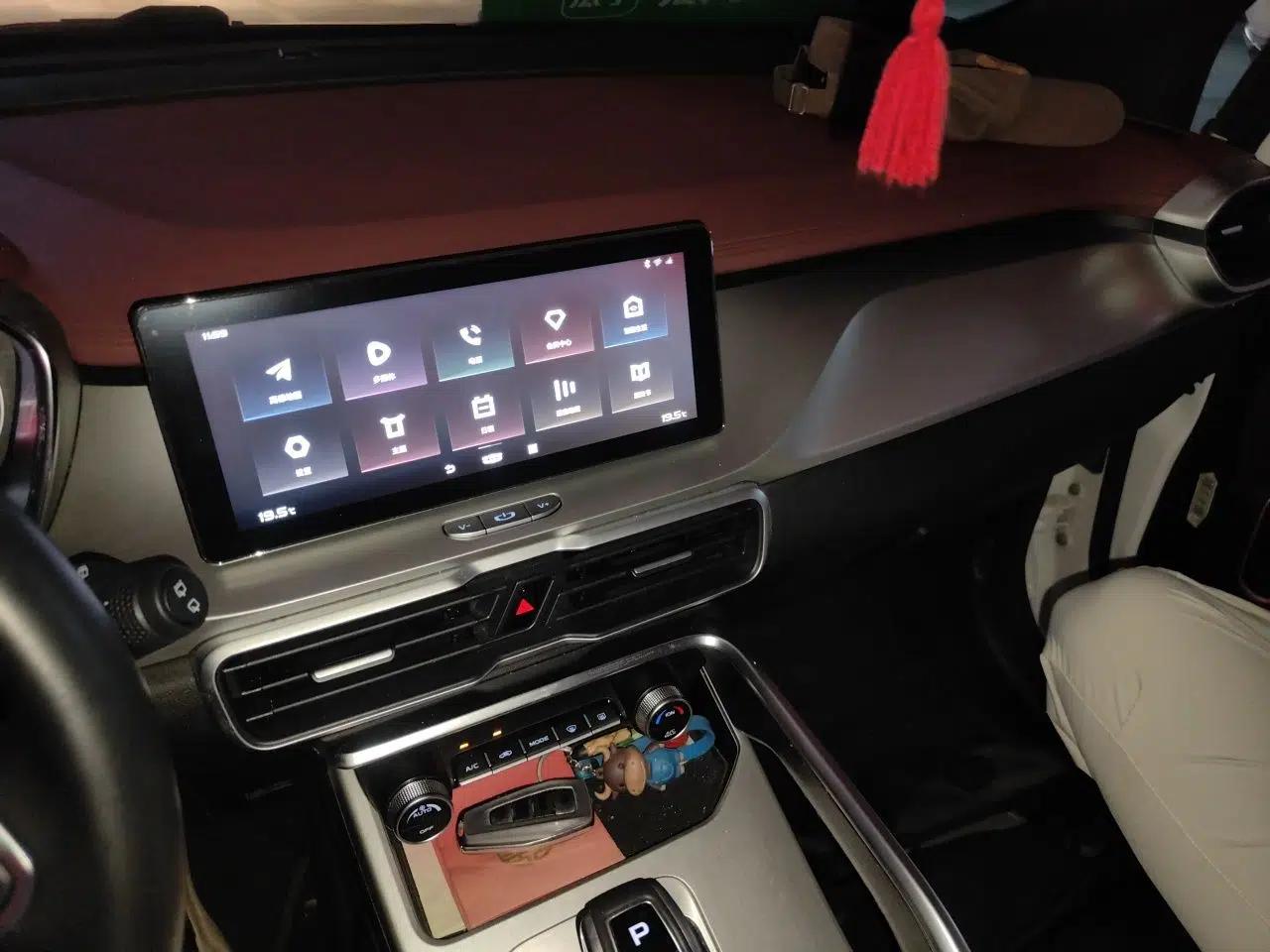 Geely Auto Coolray 2020 PRO 260T DCT Knight — миниатюра 10