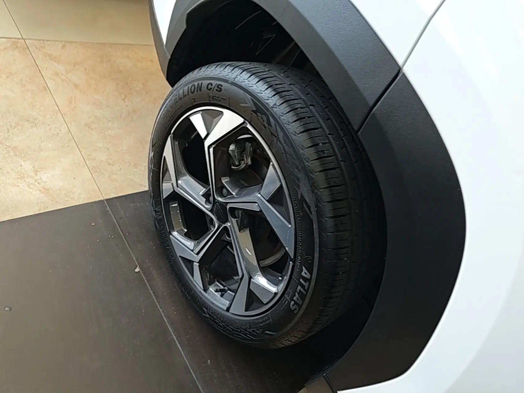 Geely Auto FX11 2023 1.5TD DCT Prestige Edition — миниатюра 11