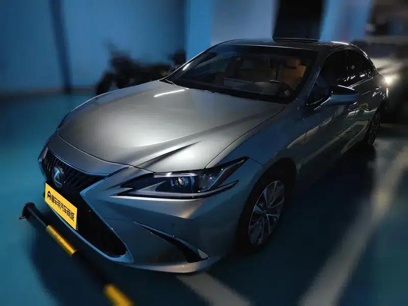 Lexus ES 2022 200 Premium Edition — миниатюра 1