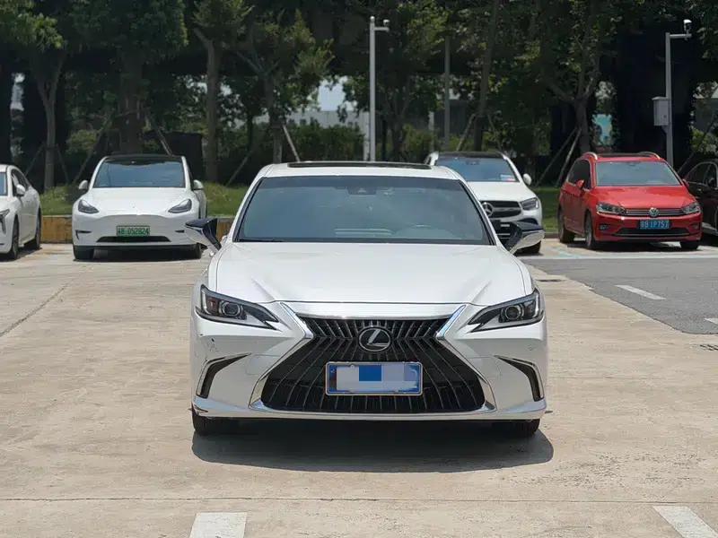 Lexus ES 2021 Model 200 Premium Edition — миниатюра 2