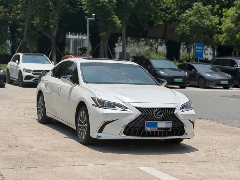 Lexus ES 2021 Model 200 Premium Edition — миниатюра 3