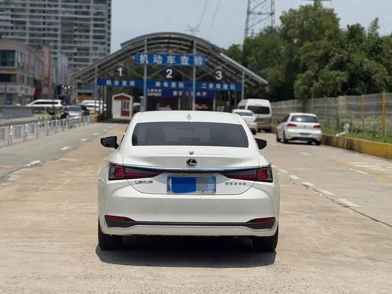 Lexus ES 2021 Model 200 Premium Edition — миниатюра 5