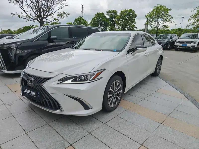 Lexus ES 2024 200 Premium Edition — миниатюра 1