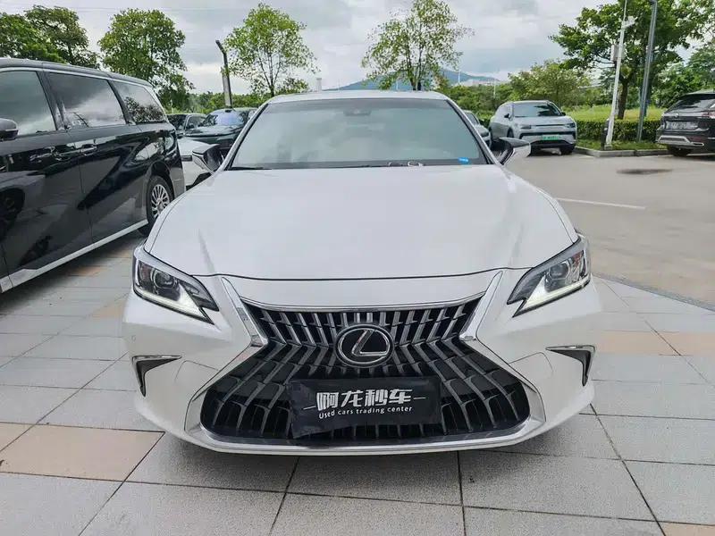 Lexus ES 2024 200 Premium Edition — миниатюра 2