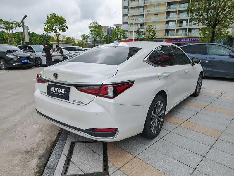 Lexus ES 2024 200 Premium Edition — миниатюра 5
