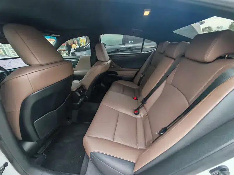Lexus ES 2024 200 Premium Edition — миниатюра 9