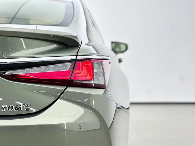 Lexus ES 2022 200 Premium Edition — миниатюра 8