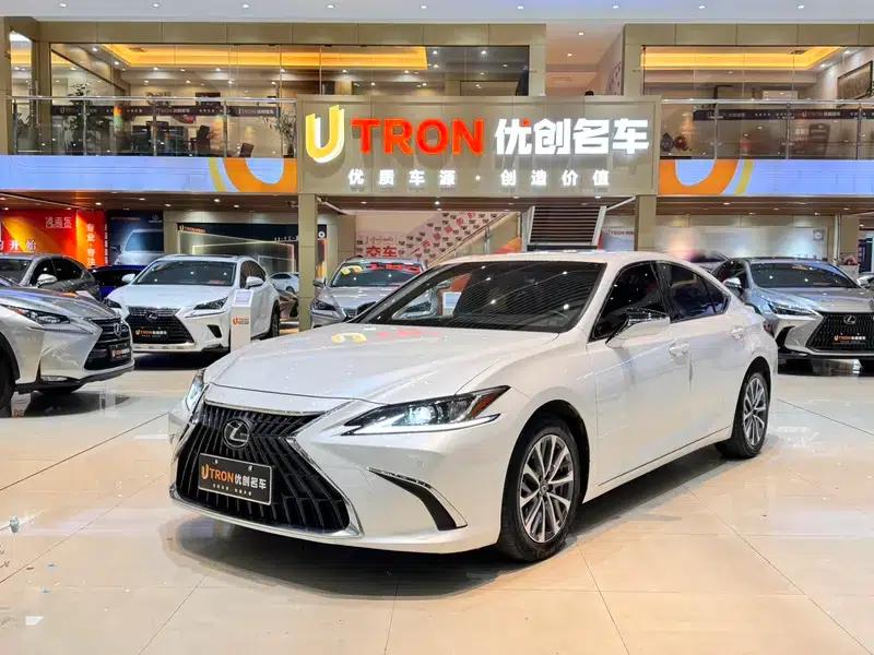 Lexus ES 2022 300h Premium Edition — миниатюра 1