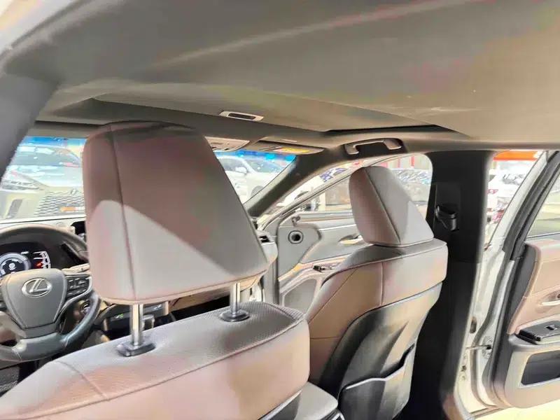 Lexus ES 2022 300h Premium Edition — миниатюра 12