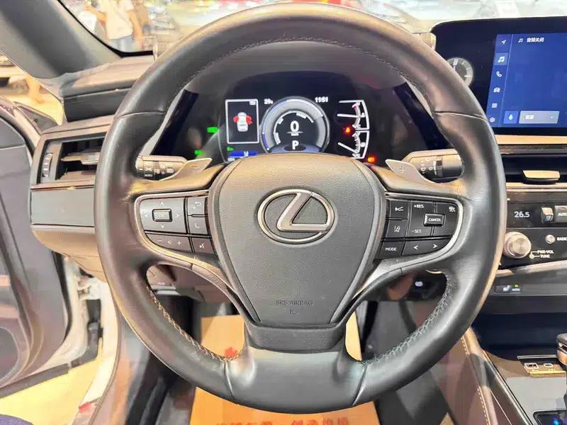 Lexus ES 2022 300h Premium Edition — миниатюра 15