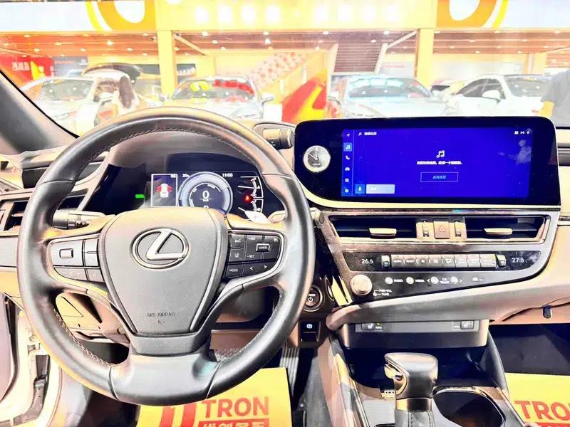 Lexus ES 2022 300h Premium Edition — миниатюра 18