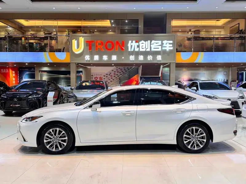 Lexus ES 2022 300h Premium Edition — миниатюра 3
