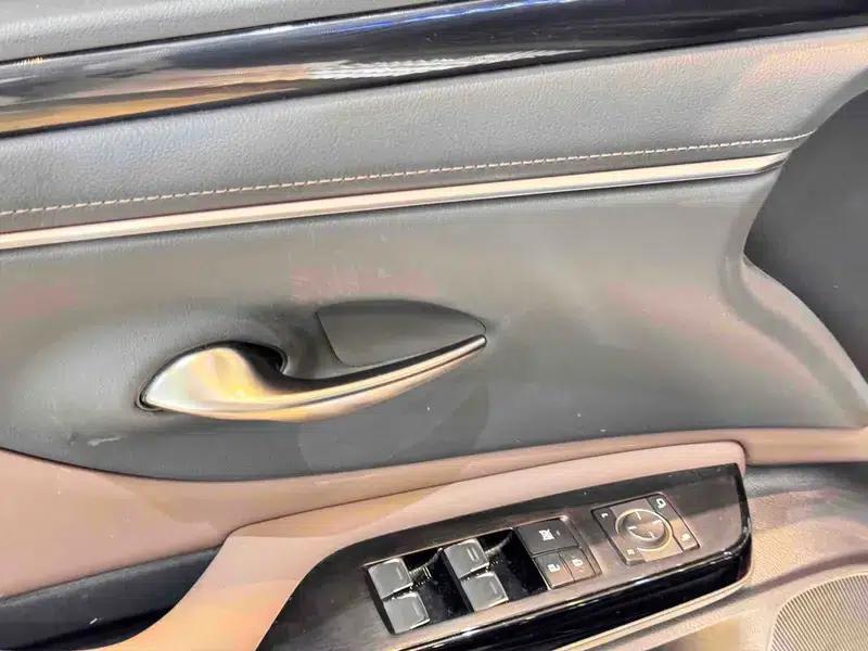 Lexus ES 2022 300h Premium Edition — миниатюра 23