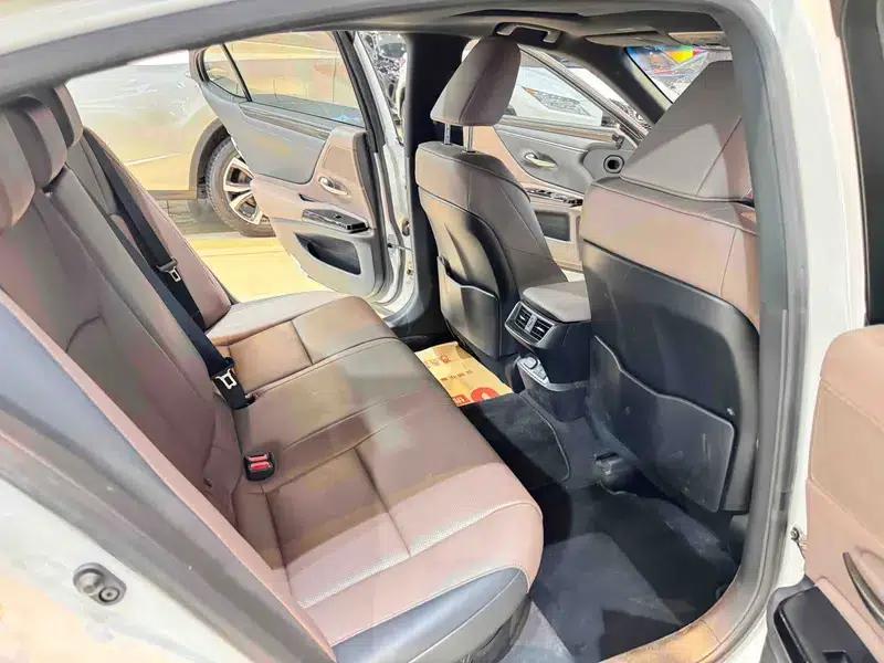 Lexus ES 2022 300h Premium Edition — миниатюра 24