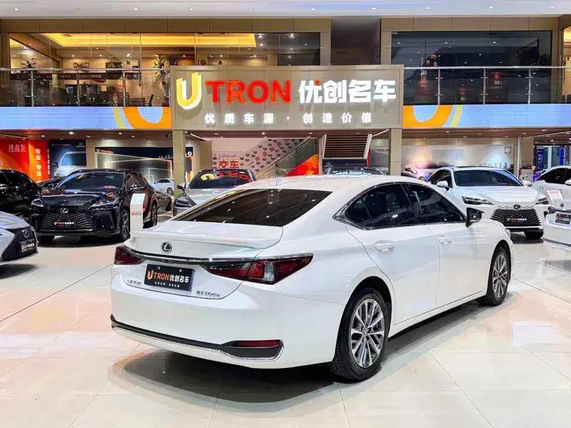 Lexus ES 2022 300h Premium Edition — миниатюра 5