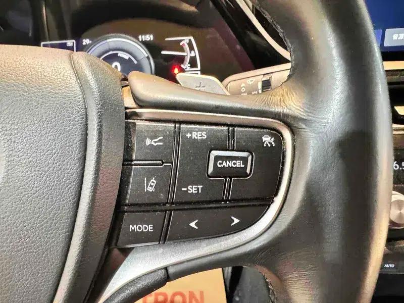 Lexus ES 2022 300h Premium Edition — миниатюра 9