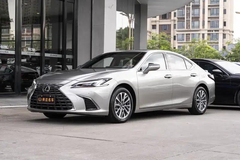 Lexus ES 2025 300h Premium Edition — миниатюра 1
